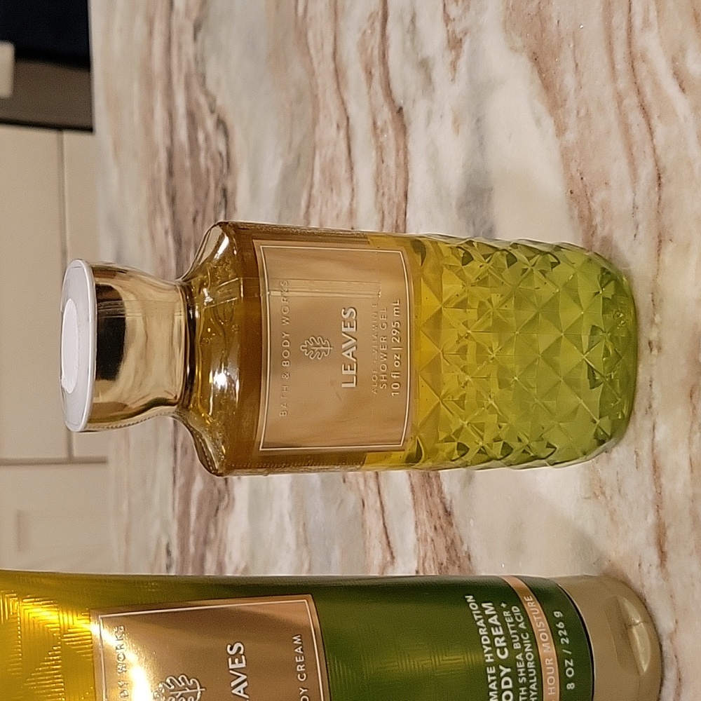 Bath & Body Works "Leaves" Shower Gel, 10 fl oz, Brand New
